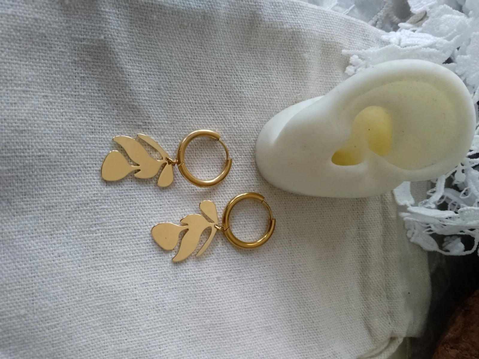 Brincos de argola boêmios folha em aço inoxidável dourado – photo 3